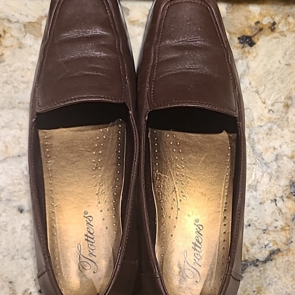 Trotters "Allison" Mocha Leather loafers with block heel. Sz. 10 N. (#1592) - Picture 6 of 12